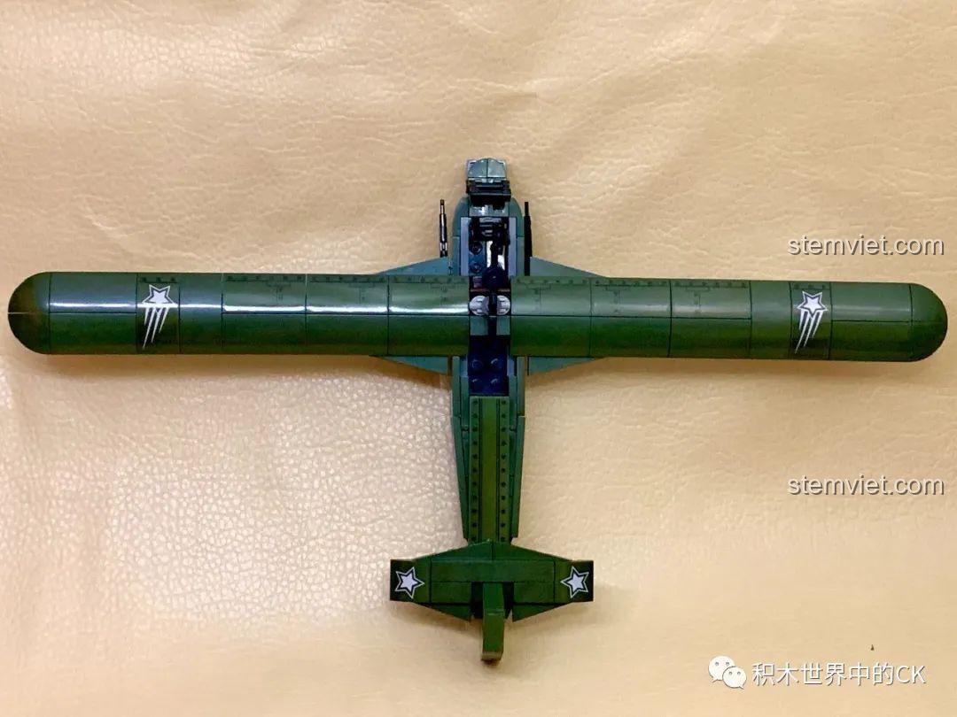 Nhận xét đồ chơi mô hình Tàu lượn tấn công hạng nhẹ DFS-230 Enlighten 21022: Góc nhìn từ trên cao của mô hình.