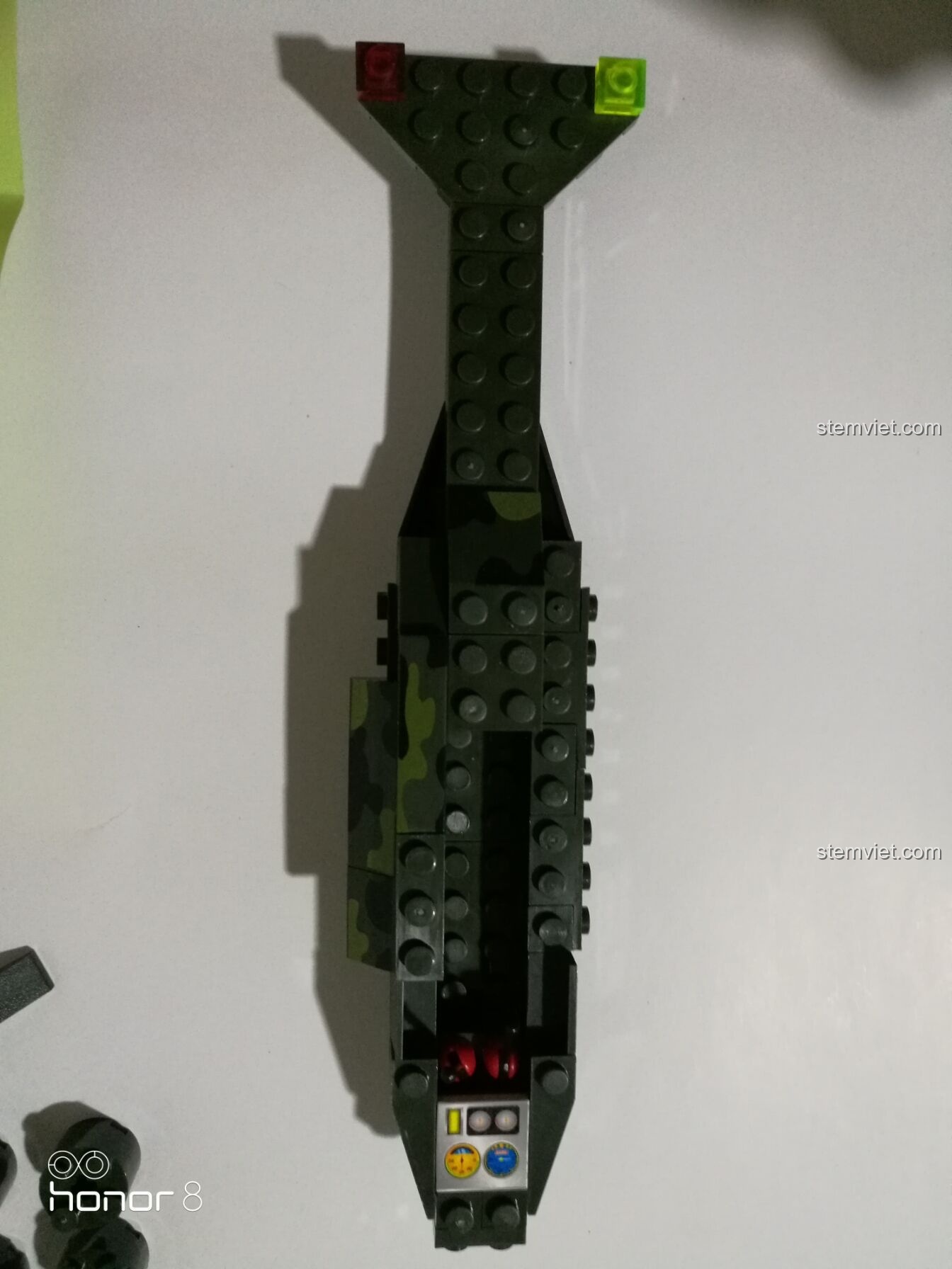 Nhận xét Enlighten 0275: các mảnh ghép có họa tiết rằn ri được in trực tiếp lên bề mặt, tăng tính thẩm mỹ.