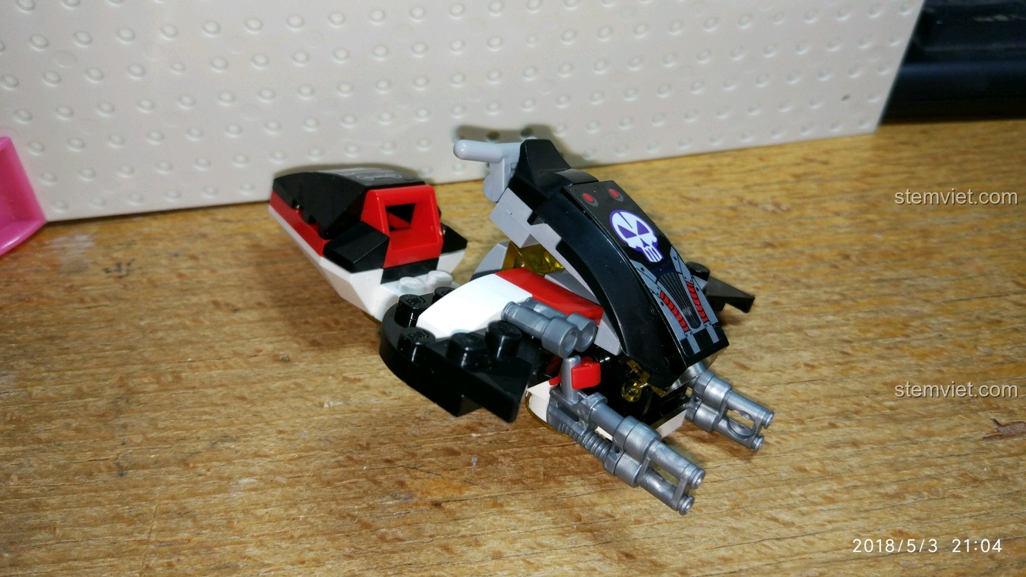 Mô tô bay phản diện Enlighten 2714 nhìn từ phía sau, nhận xét Enlighten 2716 Máy bay quân sự