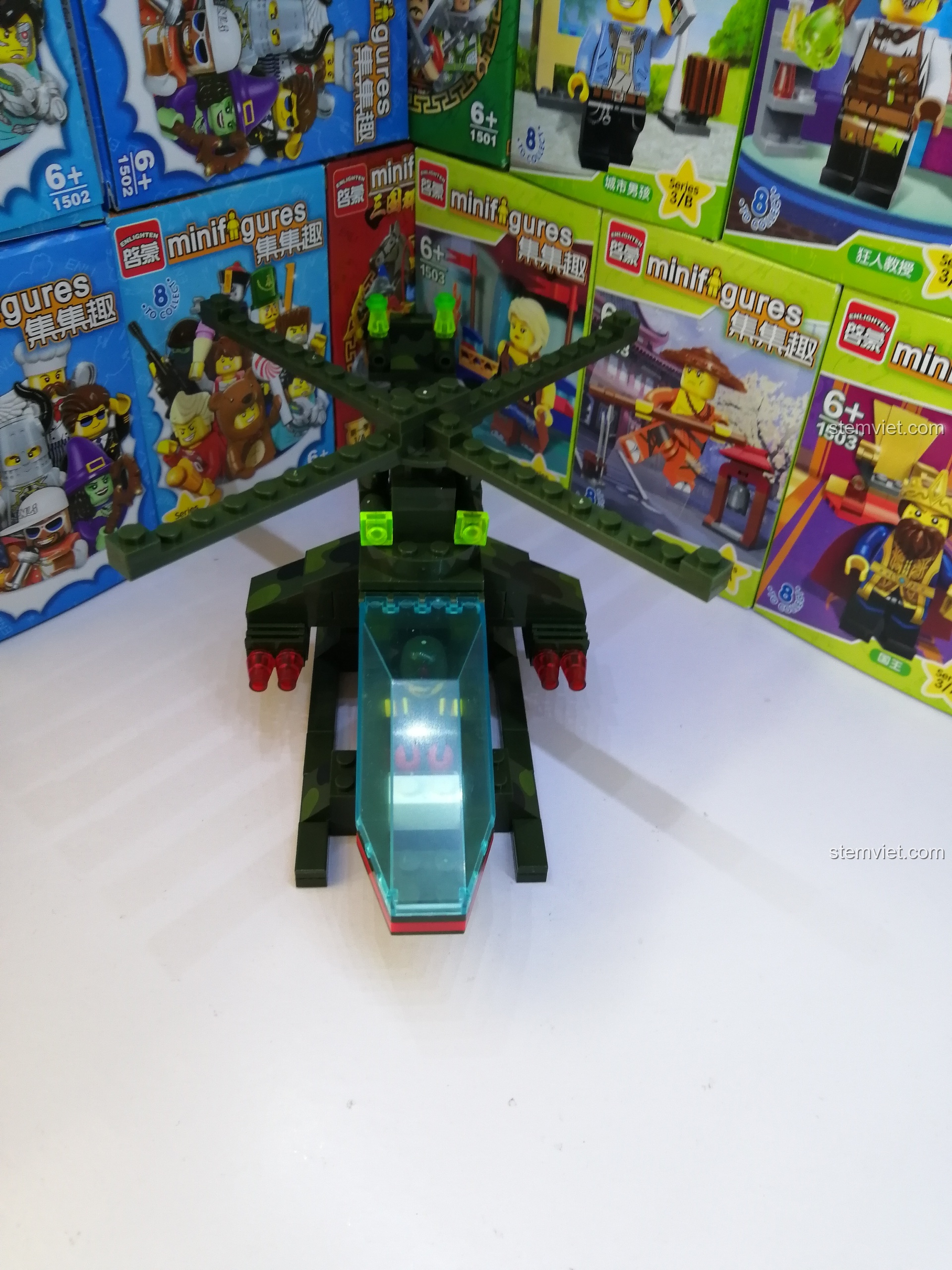 Toàn cảnh mô hình Trực thăng Ném bom Quân sự Enlighten 274 hoàn chỉnh nhìn từ trên cao.