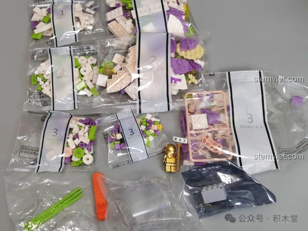 Bên trong hộp iambrick 30202 gồm các túi chi tiết được đánh số, sách hướng dẫn và bộ đèn LED.