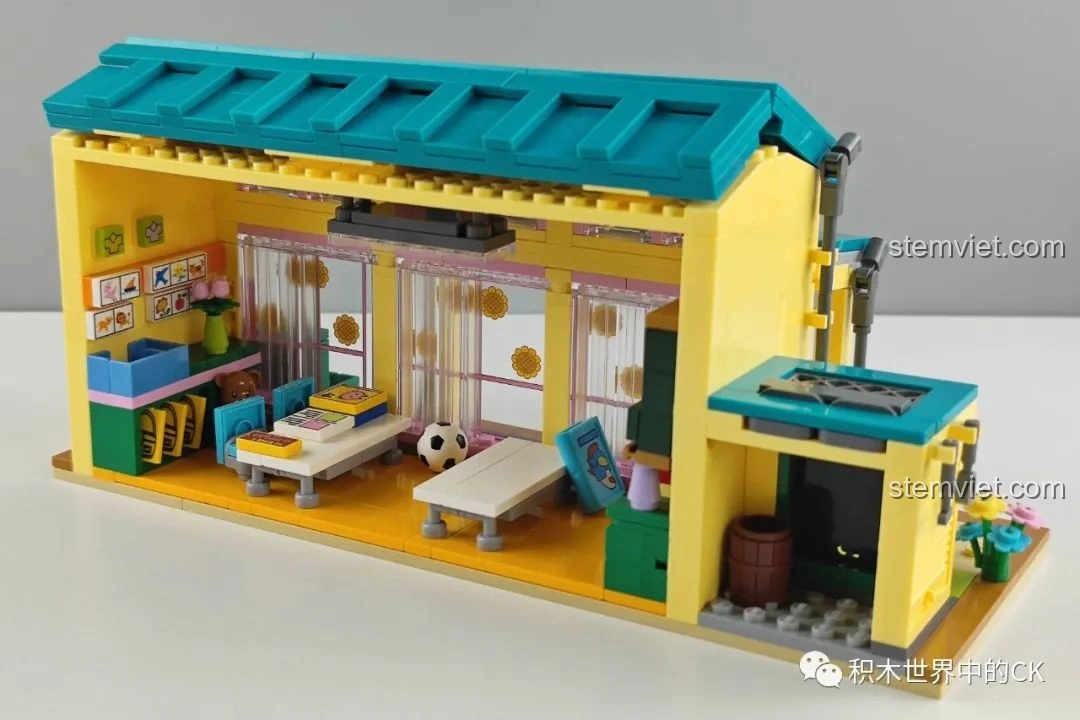 Chi tiết vòi nước uống bên ngoài bộ khối lắp ghép 20611 tiết kiệm, thể hiện sự chú ý đến từng chi tiết nhỏ.