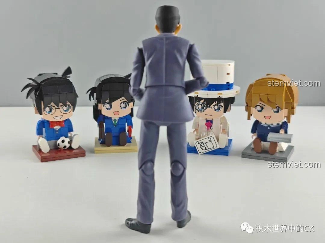 So sánh kích thước đồ chơi xếp hình Keeppley K20701 Edogawa Conan với mô hình người lớn, nhận xét Keeppley K20701 Edogawa Conan.