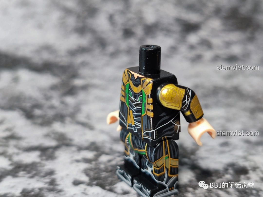 Minifigure Loki KF1549 Kopf đội mũ vàng, cầm quyền trượng, trông rất khớp và ấn tượng, review Kopf KF 6141 Nhân vật Loki.