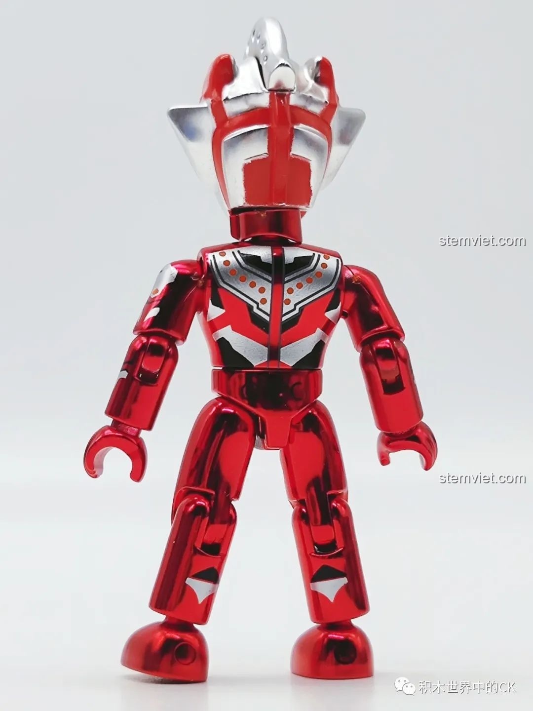 Mặt sau của mô hình Zeta Ultraman Beta Impact 75026-5, cho thấy logo TPC và chi tiết giáp. Nhận xét QMAN 026 Ultraman Thế hệ Reiwa.