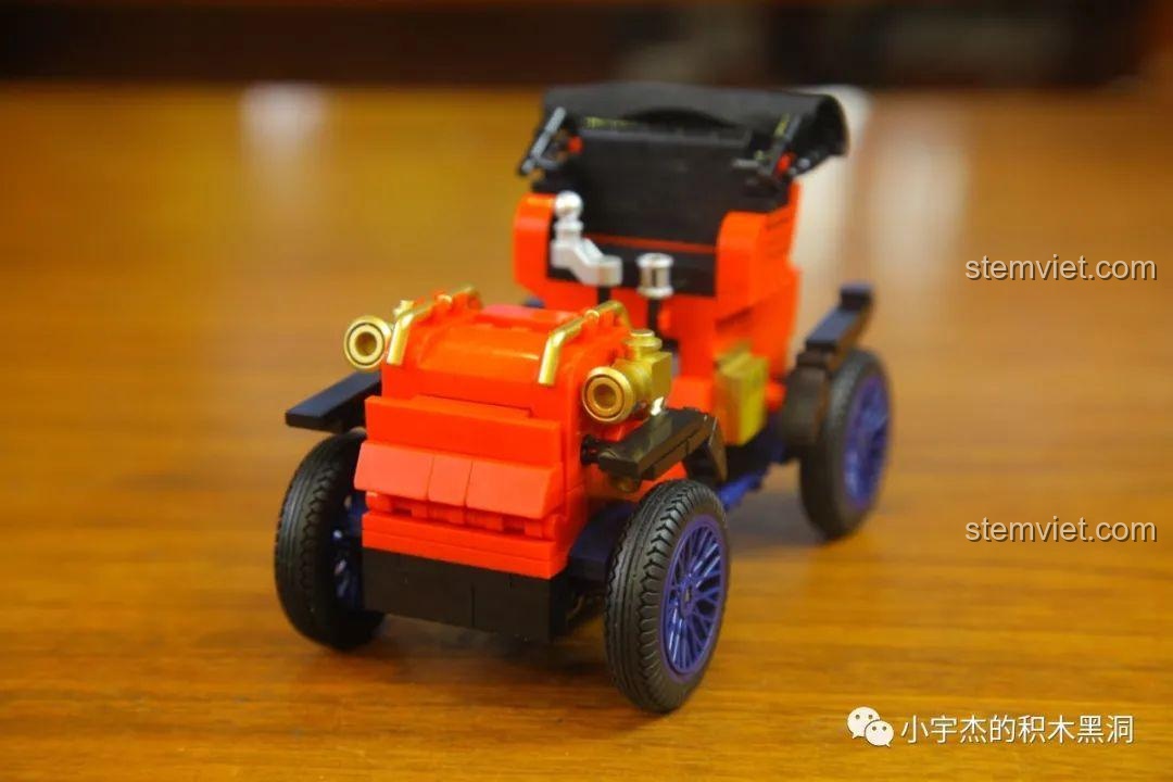 Mô hình xe Duryea Model L SEMBO 705400 hoàn thiện nhìn từ phía trước, thể hiện rõ các chi tiết đầu xe.