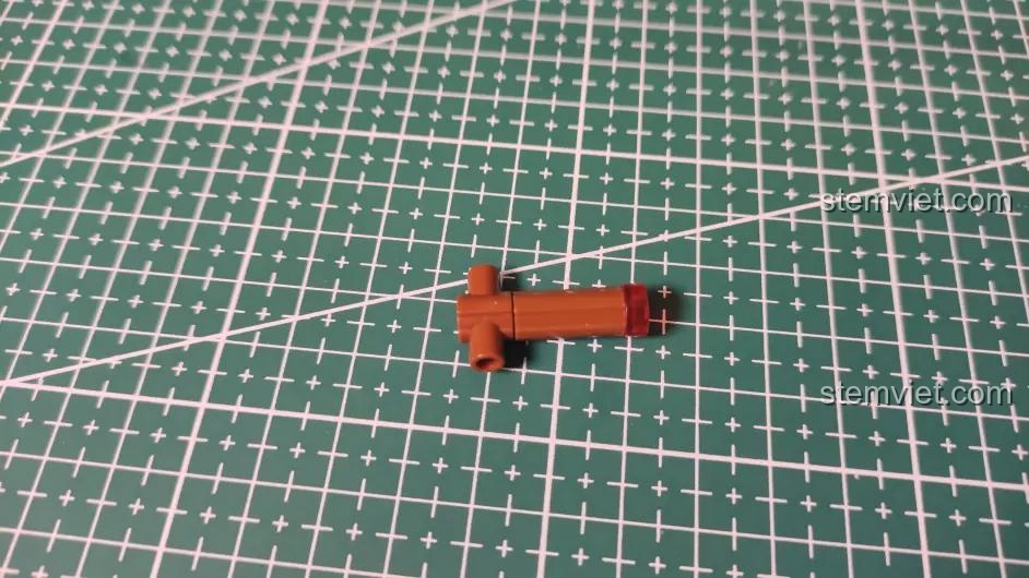 Mô hình Trư Bát Giới Phong Cách Hiện Đại Sluban M38-B1009 hoàn chỉnh với tiền giấy dưới chân, thể hiện sự giàu có.