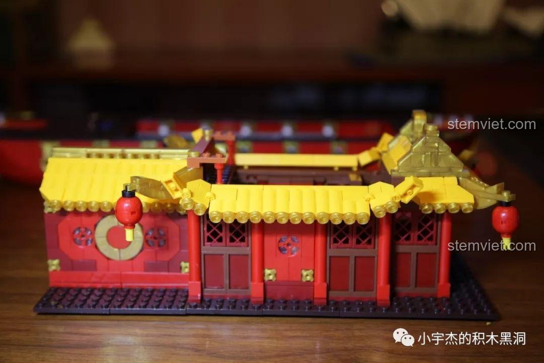 Nhận xét XINGBAO 5002 Mô hình Thuyền Rồng Cổ, Thuyền Rồng Hoàng Gia đã hoàn thành nhìn từ góc nghiêng.