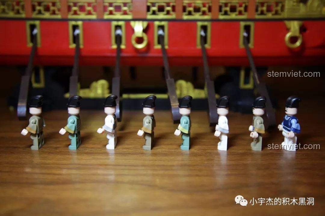 Nhận xét XINGBAO 5002 Mô hình Thuyền Rồng Cổ, Thuyền Rồng Hoàng Gia nhìn từ góc bên.