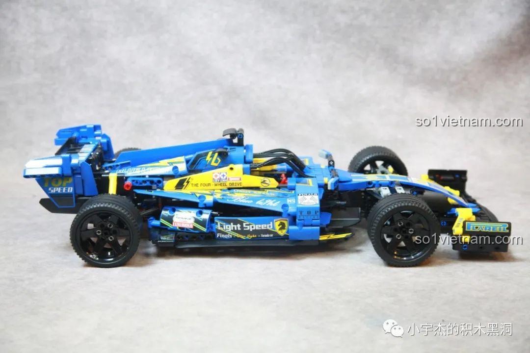 Góc nhìn ngang của xe đua F1 K-Box 10296, các sticker 