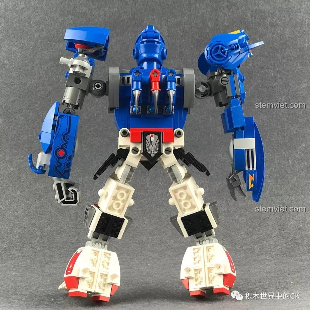 Một nhược điểm của Robot hợp thể QMAN là phần đầu bị hạn chế chuyển động do vướng các chi tiết vai.