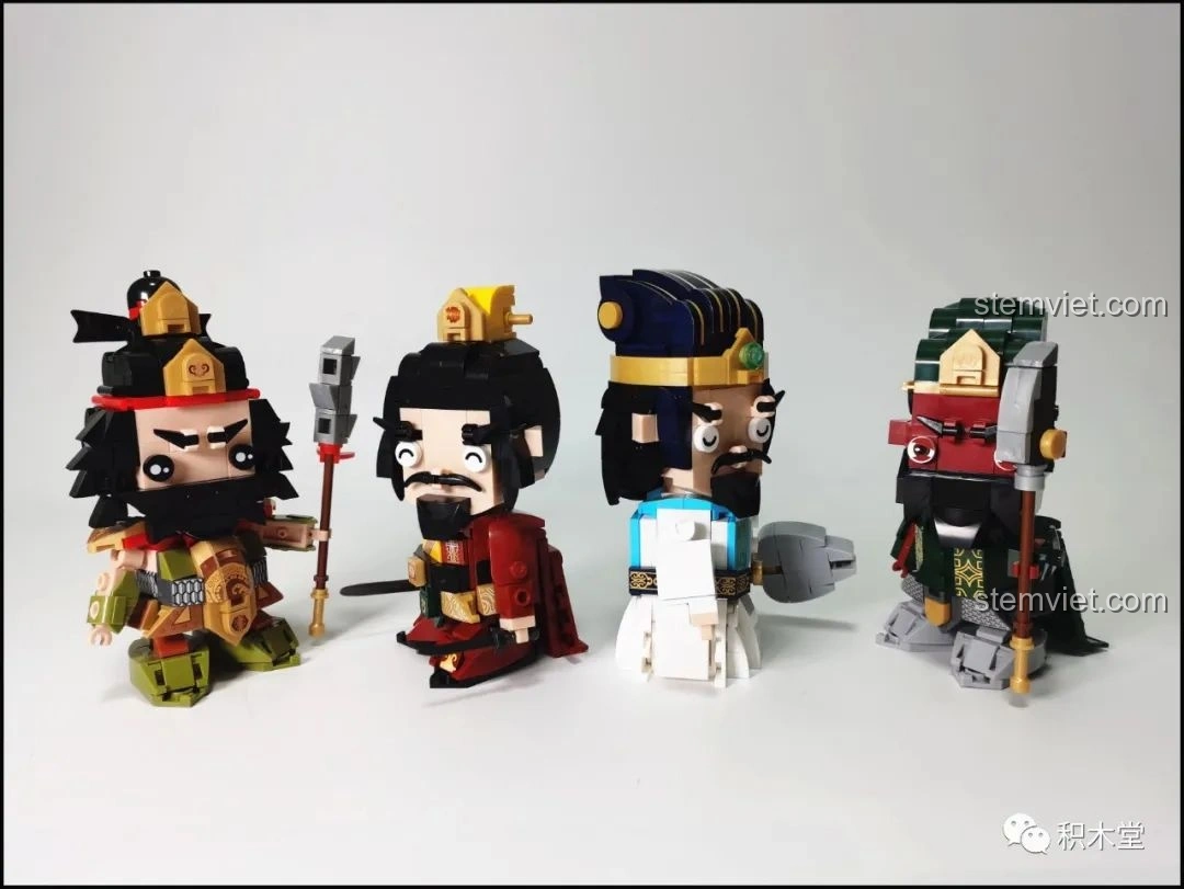 Nhược điểm: thiếu chi tiết đầu, sticker in lỗi trên mô hình Sluban Q-Bricks.