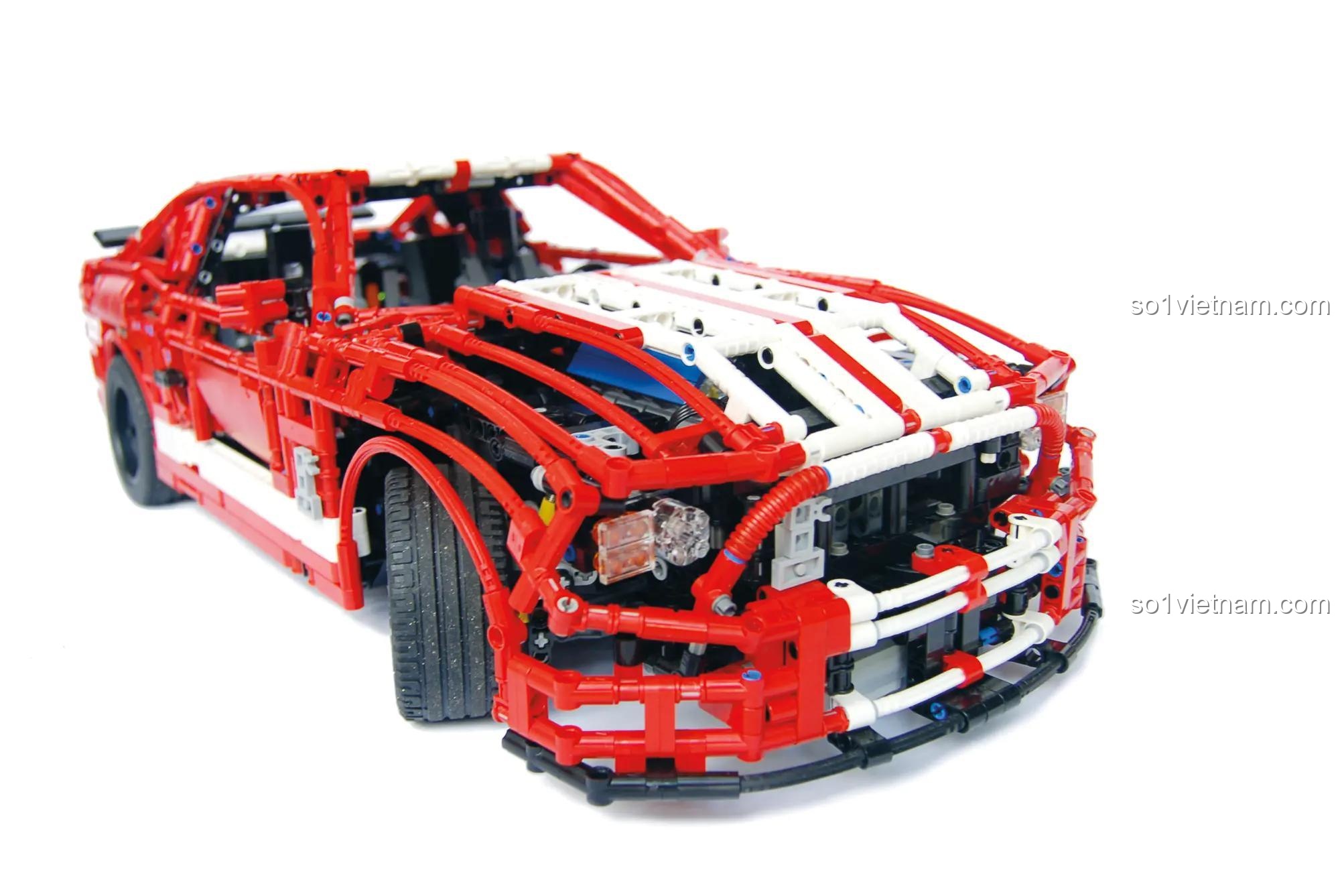 Sách mô hình LEGO Technic ISBN9781593275877, mô hình xe Technic màu đỏ, hướng dẫn chuyên sâu, phát triển kỹ năng STEM.