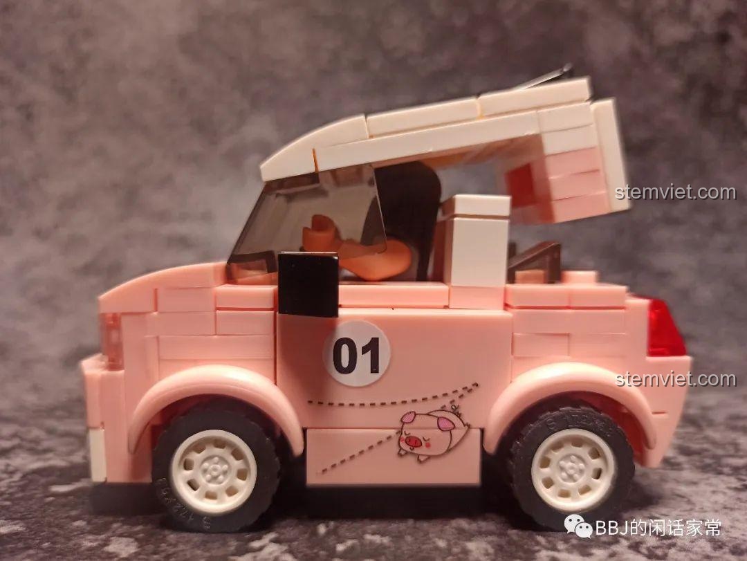 Nóc xe SY 5013 không thể lắp lại khi có nhân vật minifigure bên trong, cho thấy sự không tương thích.