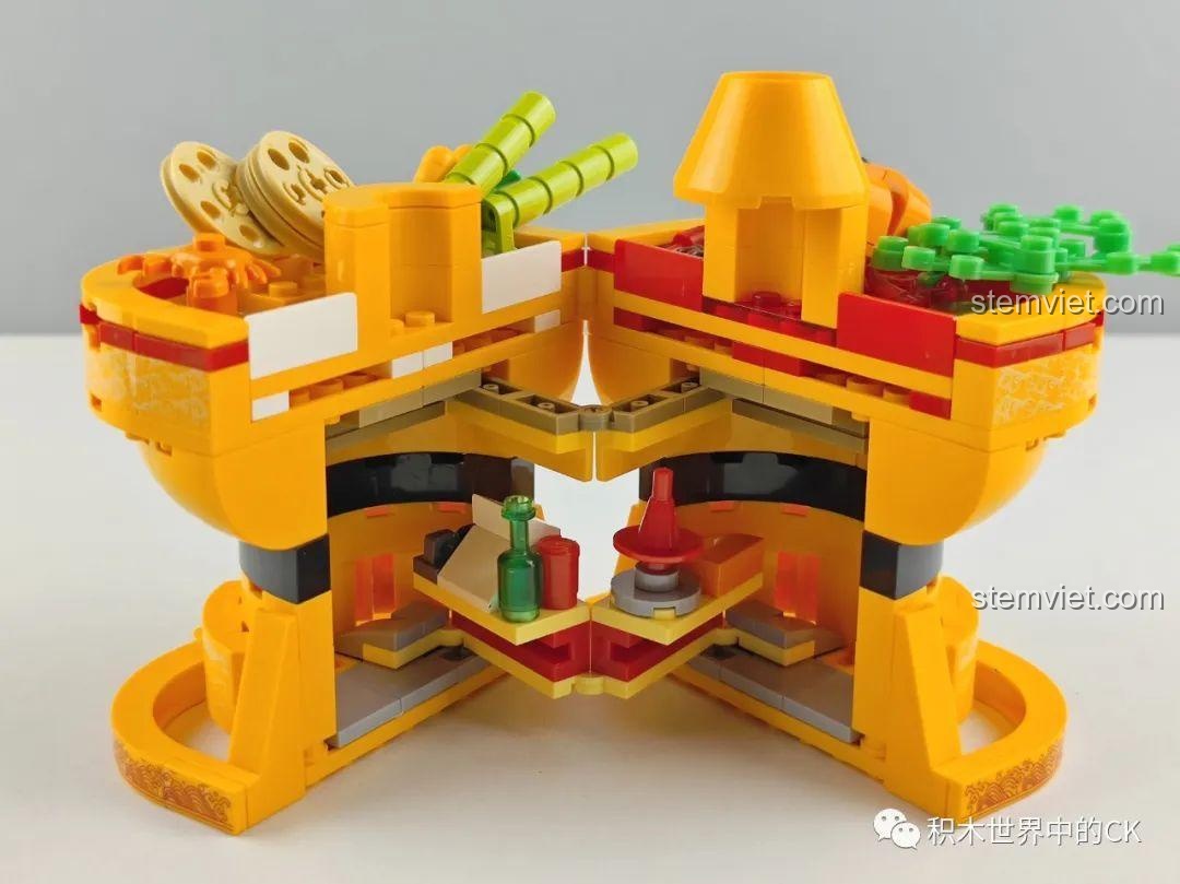 Mô hình Nồi Lẩu Zhe Gao CW6006 mở ra, để lộ cấu trúc bên trong với các ngăn chứa và chai lọ gia vị.