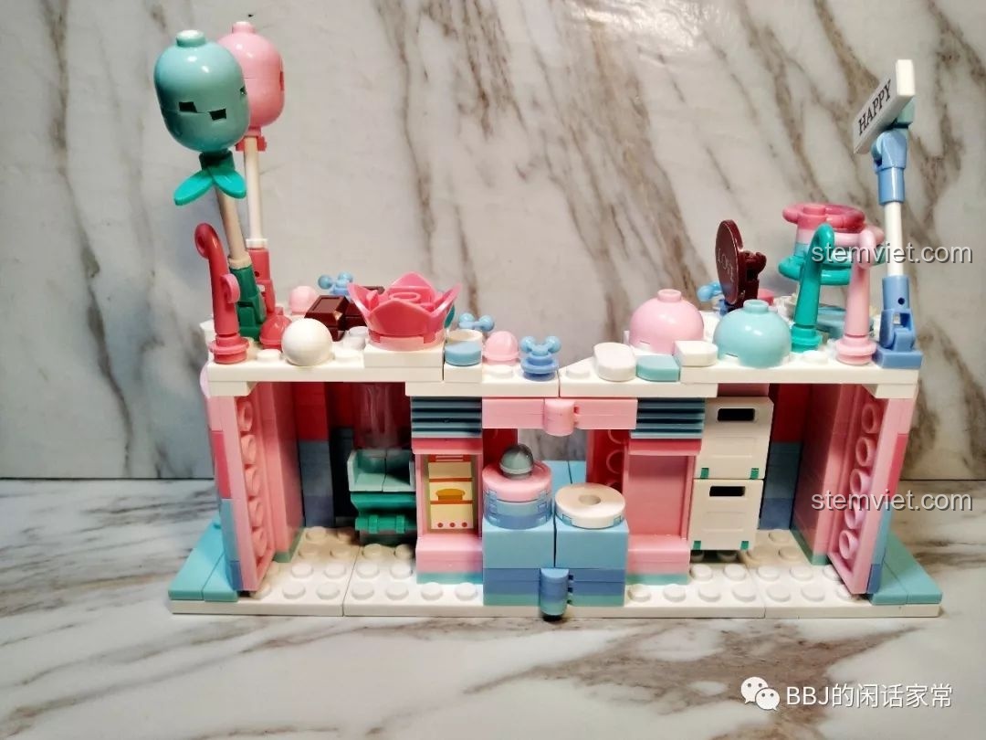 Toàn cảnh nội thất bên trong của Tiệm Bánh Kem Sluban B0705H sau khi được mở ra hoàn toàn.