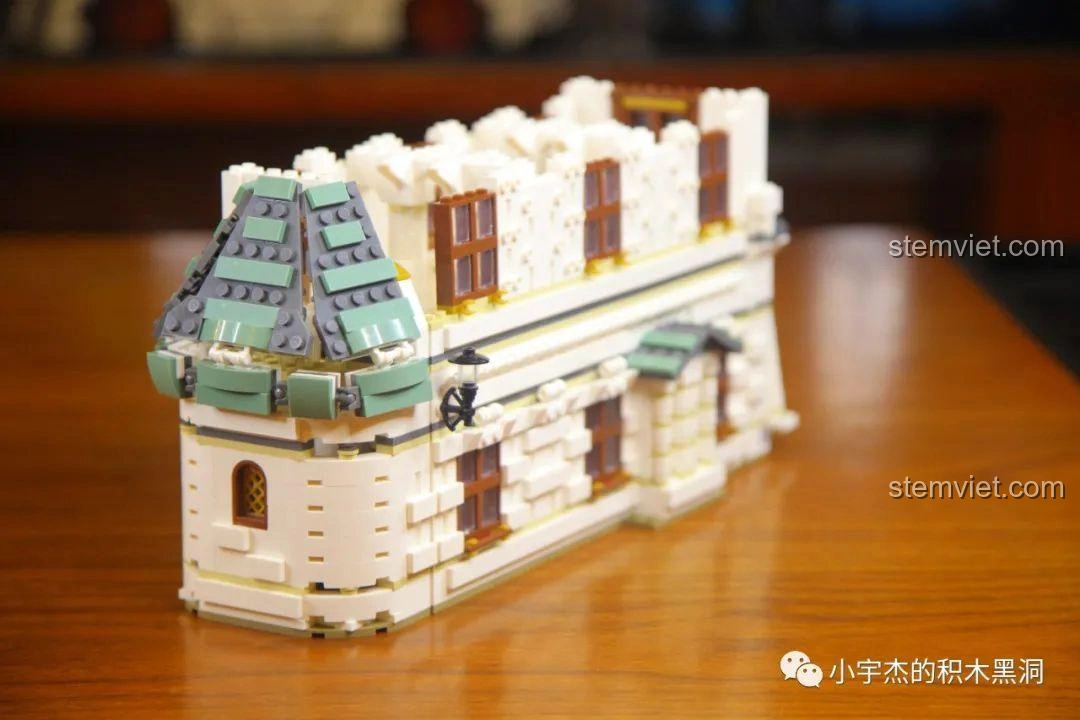 Chi tiết nội thất đèn của Ngân hàng Gringotts MORK 032101, tạo điểm nhấn.