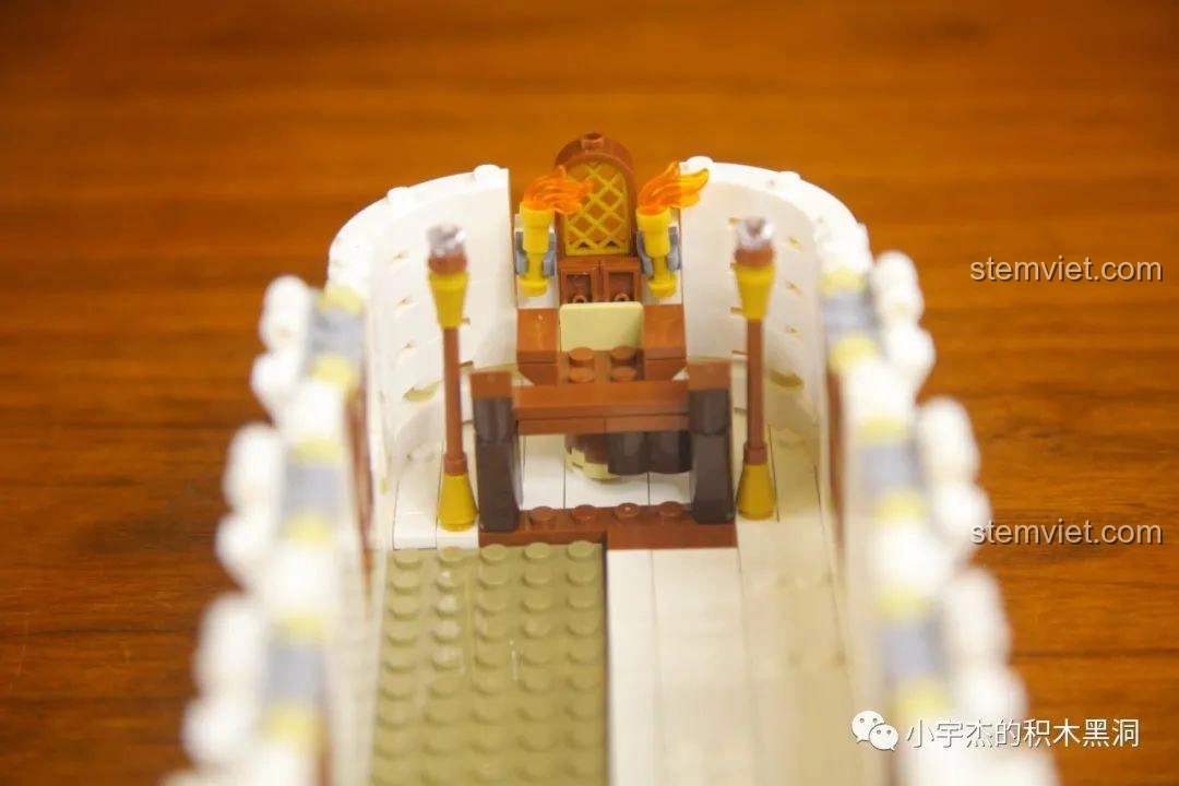 Chi tiết nội thất đơn giản của Ngân hàng Gringotts MORK 032101, tạo không gian bên trong.