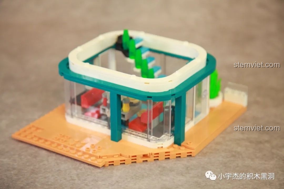 Nhà hàng ở tầng hai của bộ K-Box 10507 với nội thất hiện đại.