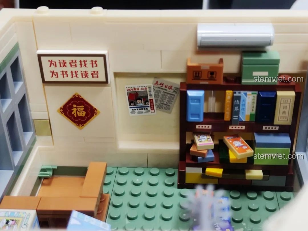 Nội thất chi tiết của tầng hai trong mô hình Wekki 516954, bao gồm giá sách và điều hòa.