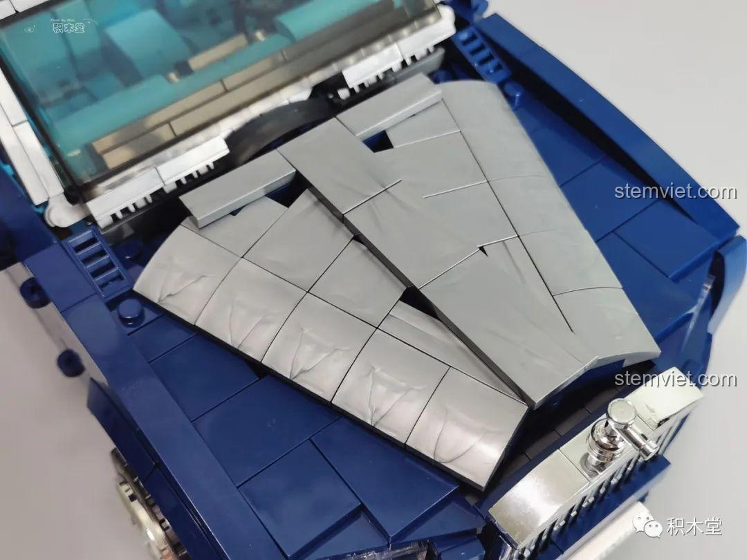 Nội thất màu xanh dương của Rolls-Royce Cullinan Mould King 10017, nhìn từ trên cao.