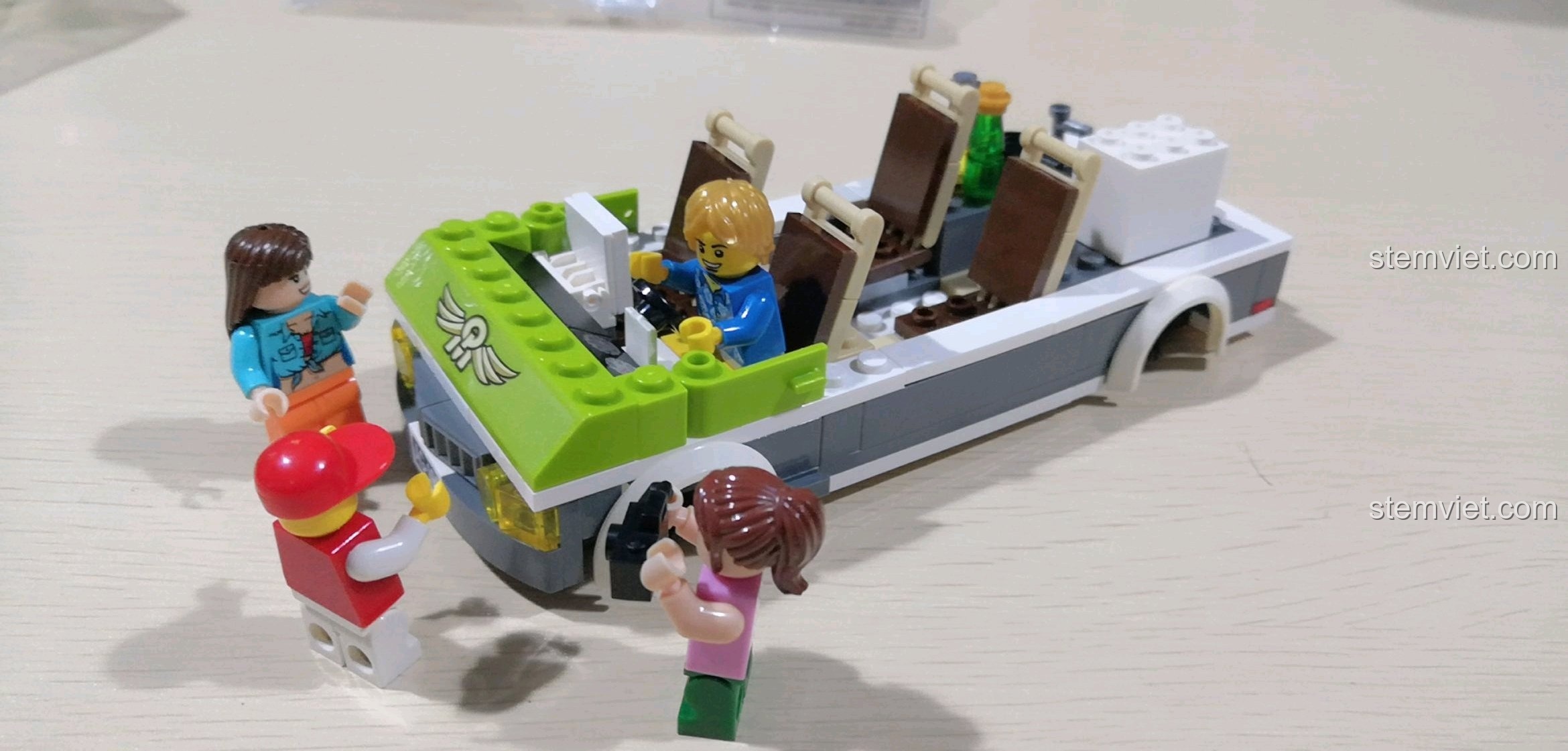 Nội thất xe cắm trại Happy Trip được lắp ráp hoàn chỉnh