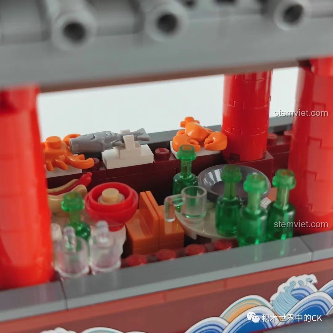 Chi tiết nội thất bên trong mô hình Zhe Gao Xe Cháo Thuyền Đường Phố 01004, hải sản