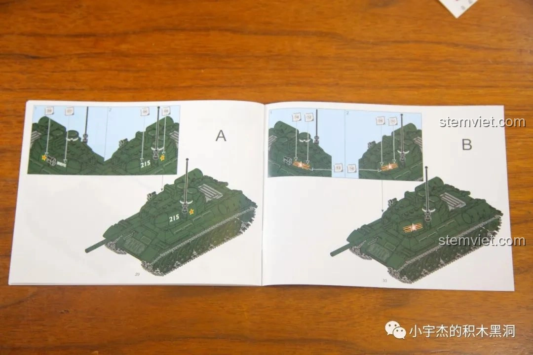 Nòng pháo của mô hình Xe Tăng 215 Sluban M38-B0982 có thể nâng lên tối đa, thể hiện tính năng động.