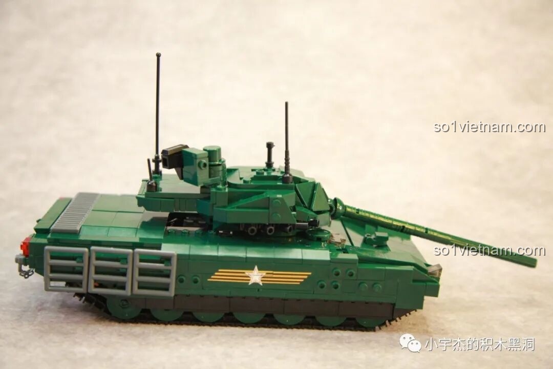 Nòng pháo của xe tăng T-14 Armata Sluban có thể nâng lên một góc rất cao nhờ khớp cầu linh hoạt.