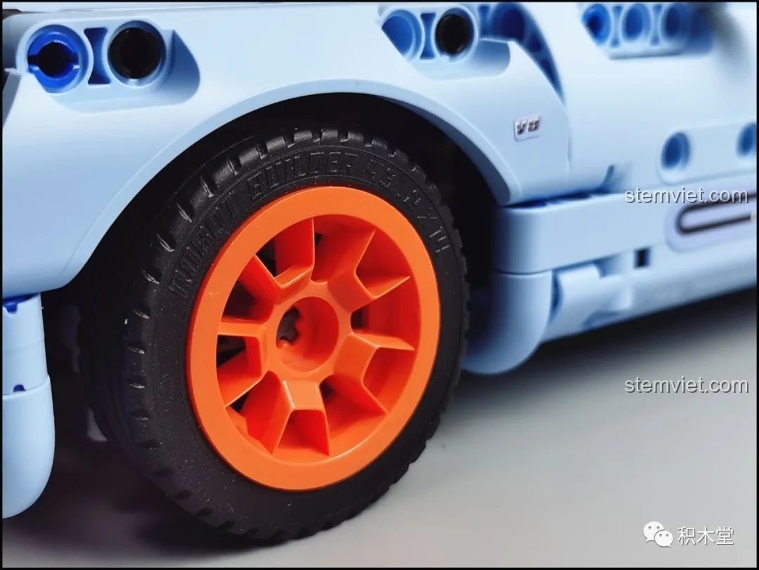 Cận cảnh gương chiếu hậu của mô hình ONEBOT OBJBY61AIQI Siêu Xe Bu Yun, có thiết kế giới hạn góc xoay.