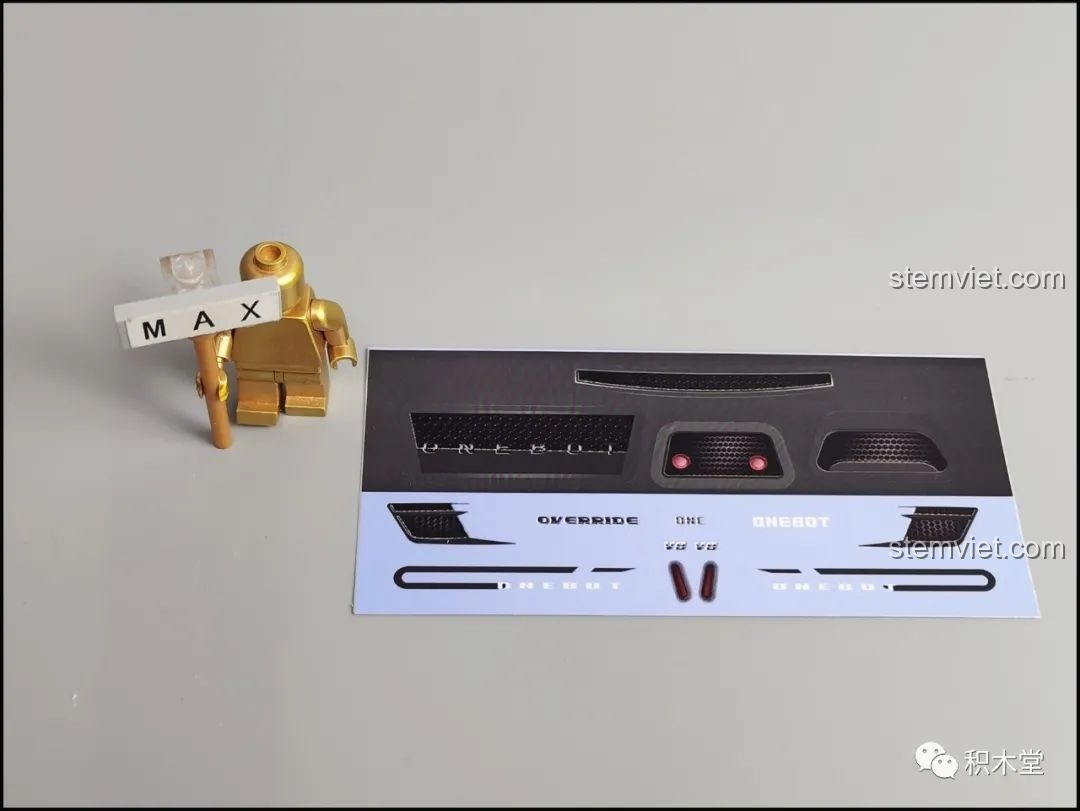 Tấm decal đi kèm bộ lắp ráp ONEBOT OBJBY61AIQI Siêu Xe Bu Yun, dùng để trang trí chi tiết cho mô hình.