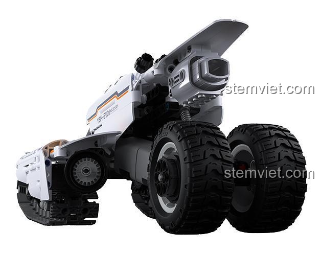 Ảnh chụp từ phía sau của bộ lắp ráp XJXL01IQI, làm nổi bật cặp bánh lốp địa hình lớn và phần đuôi tàu con thoi.