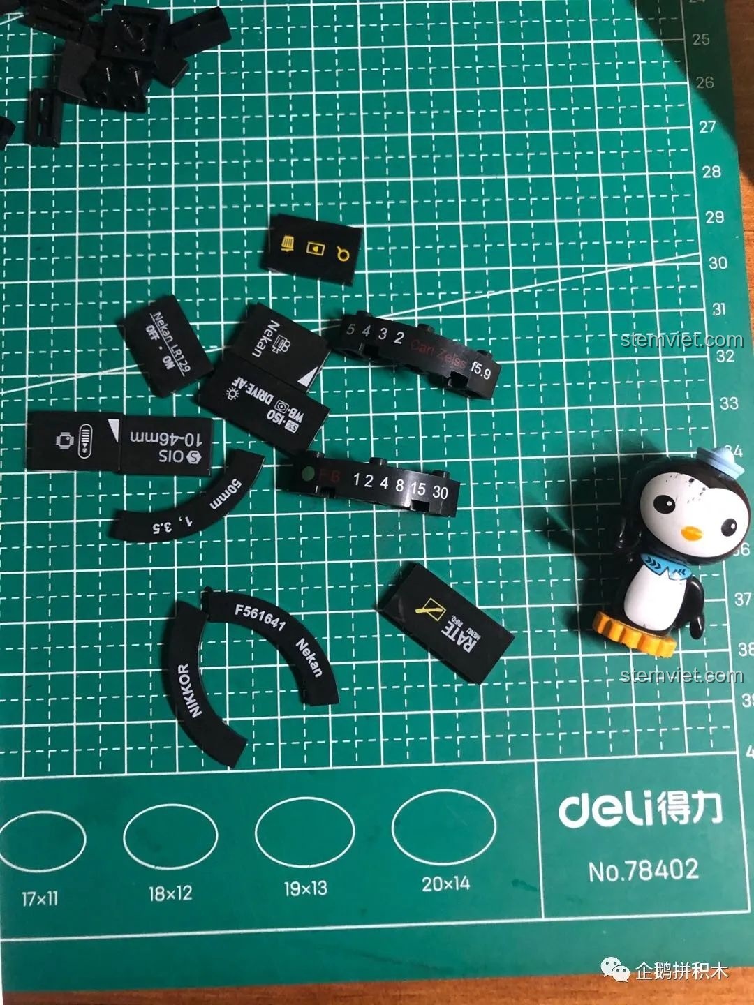 Chi tiết ống kính của mô hình Máy Ảnh Kỹ Thuật Số Nekan FY2A LR129 (00844), trông như thật.