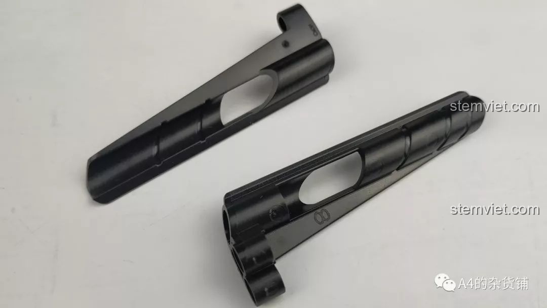 Hai chi tiết panel dị hình màu đen với thiết kế độc quyền của hãng CaDA cho bộ C61016.