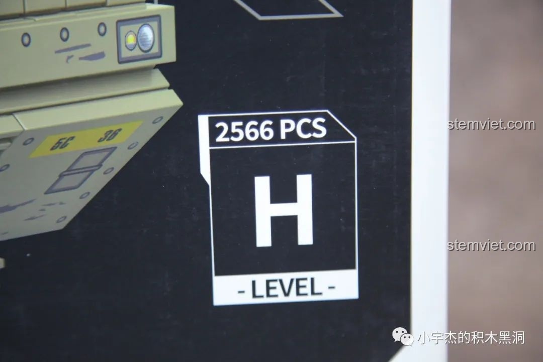 Thông tin về số lượng 2566 chi tiết và độ khó cấp H của bộ đồ chơi Xe Tải Tên Lửa M983 628014.