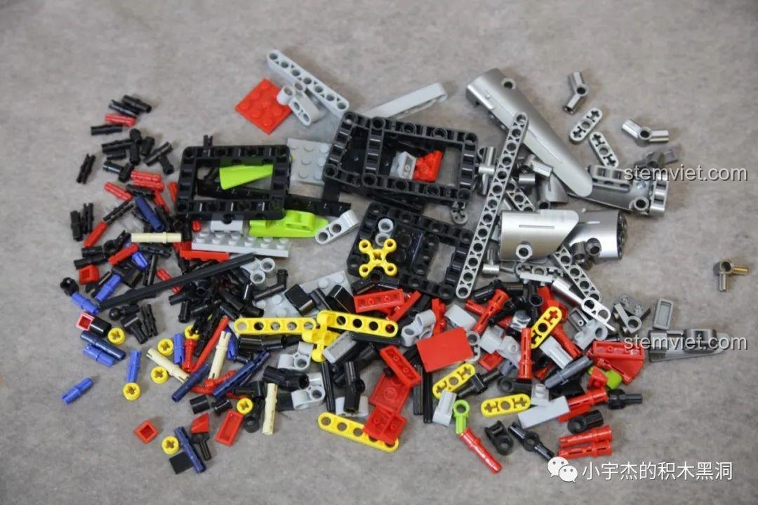 Cận cảnh cánh gió DRS có thể điều chỉnh trên siêu xe PanlosBrick 673001 Pagani V12.