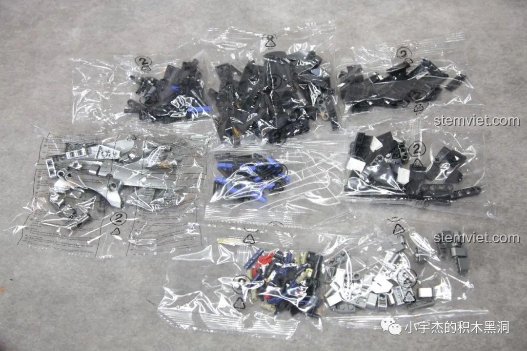 Siêu xe PanlosBrick 673001 Pagani V12 đã hoàn thành, nhìn từ nhiều góc độ.