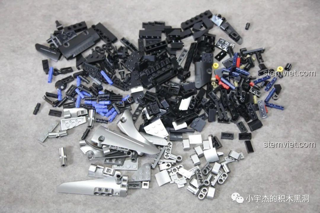 Toàn cảnh siêu xe PanlosBrick 673001 Pagani V12 với thiết kế khí động học và màu sắc nổi bật.