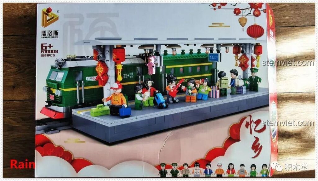 Hộp bộ đồ chơi lắp ráp Tàu Hỏa Xanh Lá Cây Panlos Brick 610008 với hình ảnh tàu và ga tàu sống động, gợi ký ức tuổi thơ.