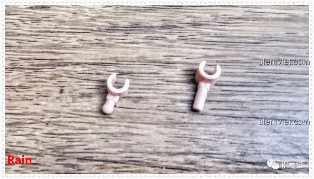 Cận cảnh các mảnh ghép bàn tay minifigure trong bộ lắp ráp Tàu Hỏa Xanh Lá Cây Panlos Brick 610008.