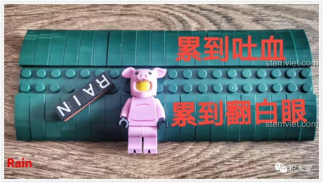 Các mảnh ghép thừa sau khi hoàn thành toa khách của bộ lắp ráp Tàu Hỏa Xanh Lá Cây Panlos Brick 610008, cho thấy không có thiếu mảnh.