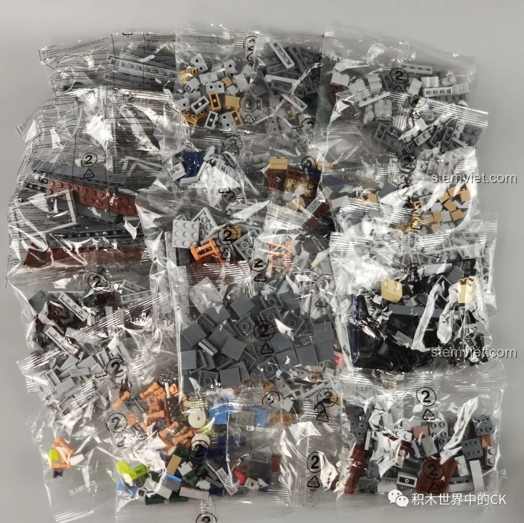 Các túi mảnh ghép số 2 của bộ Panlos Brick 613001 Sanctum Sanctorum Doctor Strange, cho thấy số lượng chi tiết lớn.