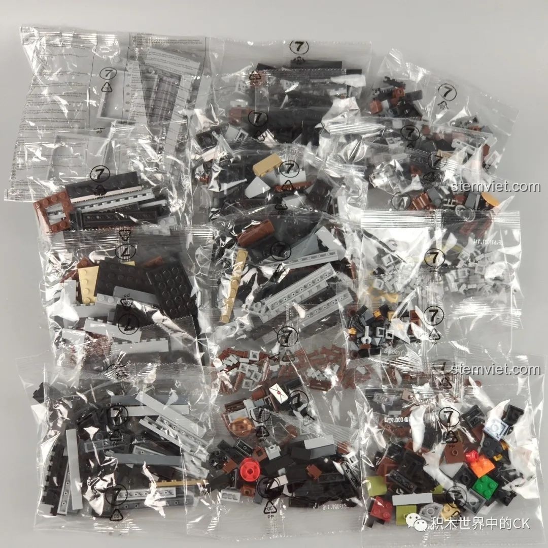 Các túi mảnh ghép số 7 của bộ Panlos Brick 613001 Sanctum Sanctorum Doctor Strange, tập trung vào các chi tiết mái.