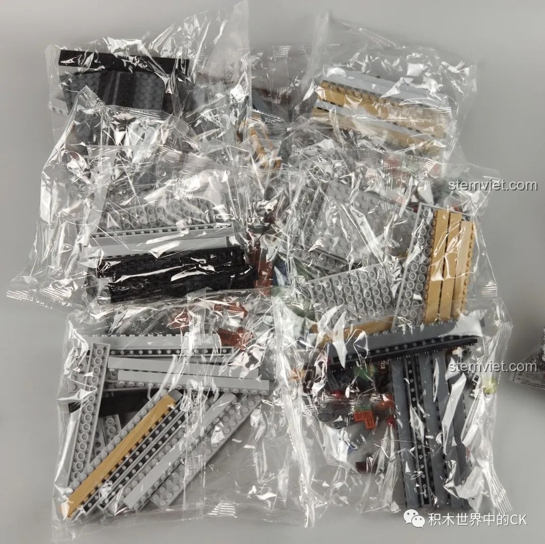 Các túi mảnh ghép không đánh số của bộ Panlos Brick 613001 Sanctum Sanctorum Doctor Strange, có thể là chi tiết phụ.