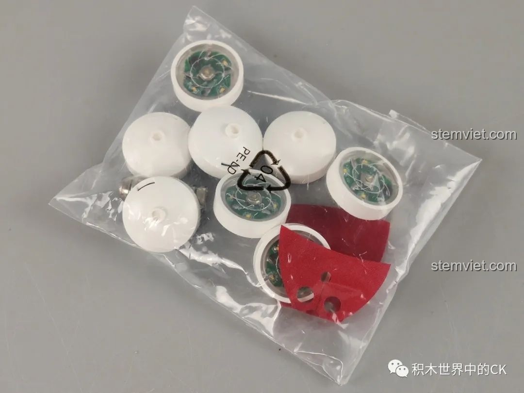 Các viên gạch đèn LED đi kèm bộ Panlos Brick 613001 Sanctum Sanctorum Doctor Strange, tạo hiệu ứng ánh sáng.