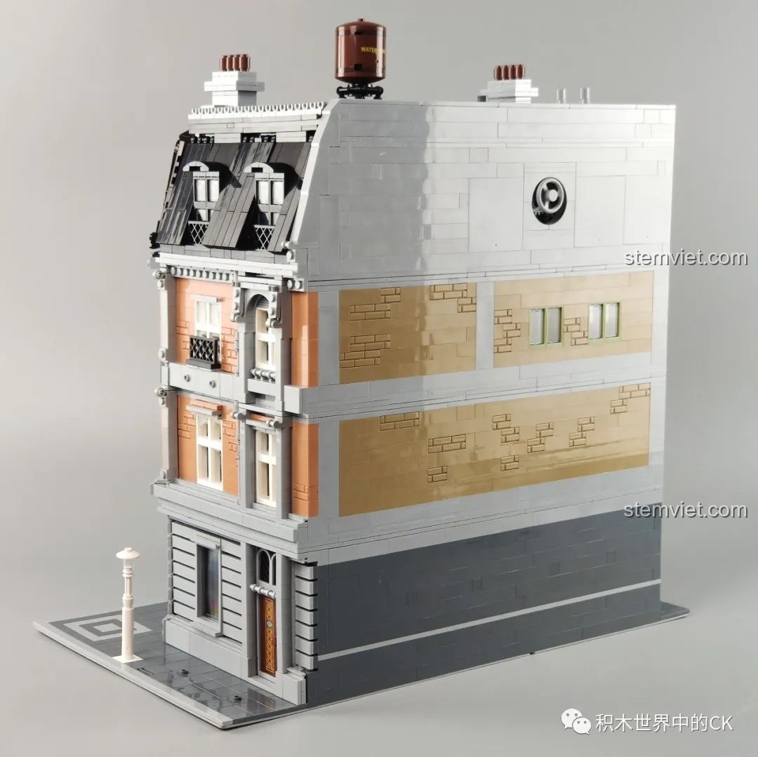 Góc nhìn tổng thể tòa nhà Sanctum Sanctorum của Doctor Strange từ bộ Panlos Brick 613001, với mái và cửa sổ.