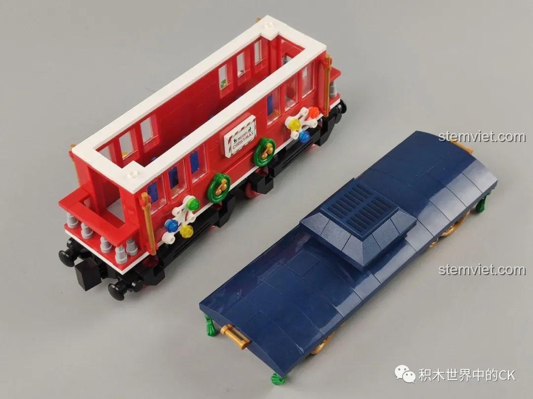 Toa khách của Panlos Brick 613005 Ga Tàu Hỏa Giáng Sinh khi tháo rời phần nóc.