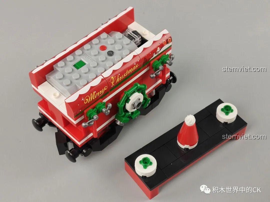 Toa than của Panlos Brick 613005 Ga Tàu Hỏa Giáng Sinh khi tháo rời phần nóc.