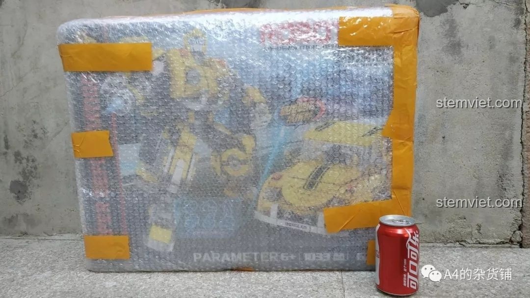 Hộp đồ chơi Panlos Brick 621019 Robot Đại Hoàng Phong được đóng gói cẩn thận trong lớp chống sốc, đảm bảo an toàn khi vận chuyển, phù hợp cho bé trai.