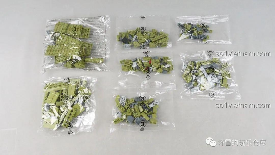 Các túi gạch cho bước 3 của bộ lắp ráp Xe tăng hạng nặng T28, bao gồm các chi tiết màu xanh lá quân đội đặc trưng.